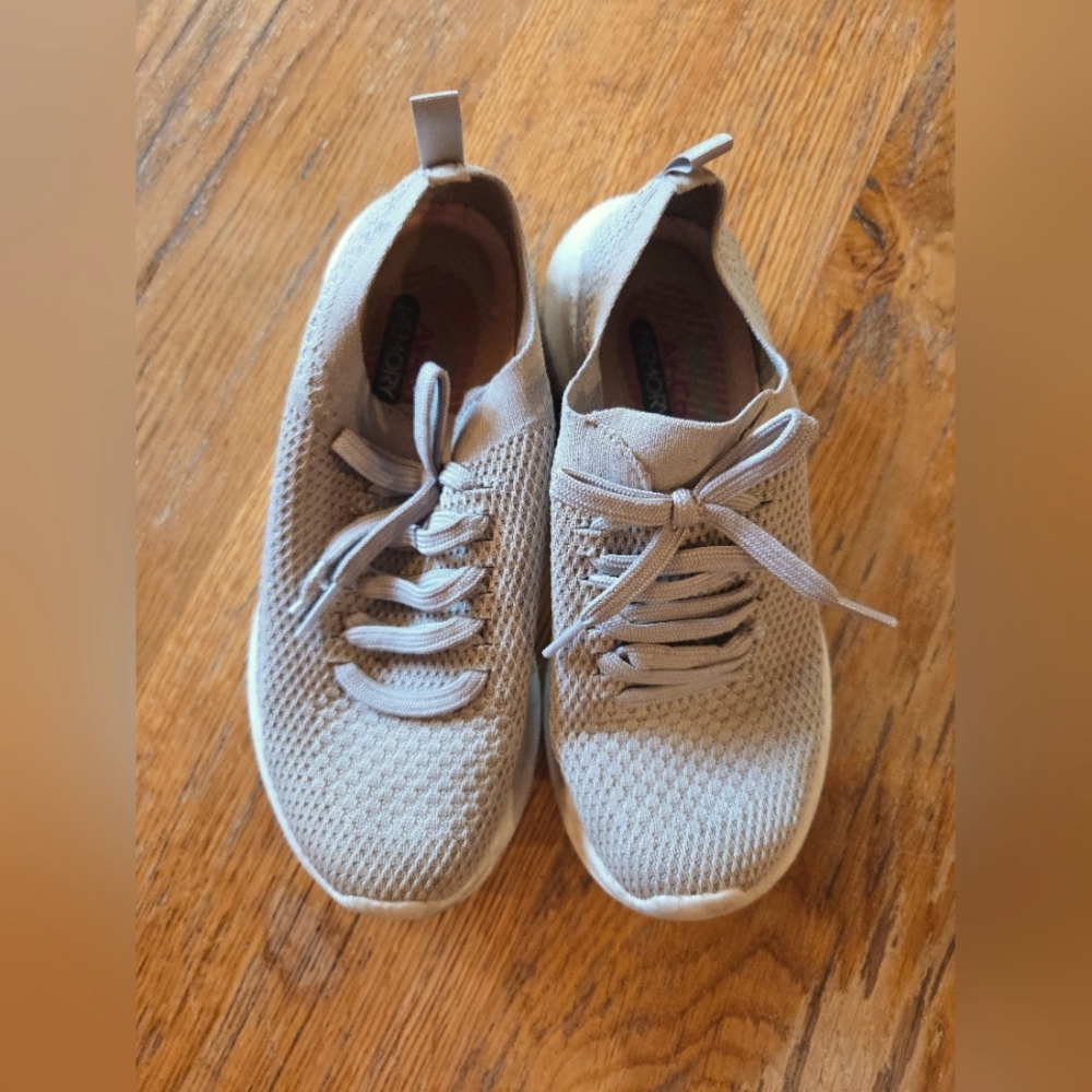 Skechers Women’s Sneakers – Size 6 (Air-Cooled Memory Foam)